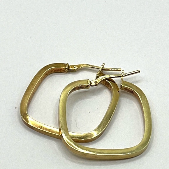 Earring Square Pierced Hoop Earring
925 Sterling Silver Vermeil Gold Tone - Picture 1 of 8